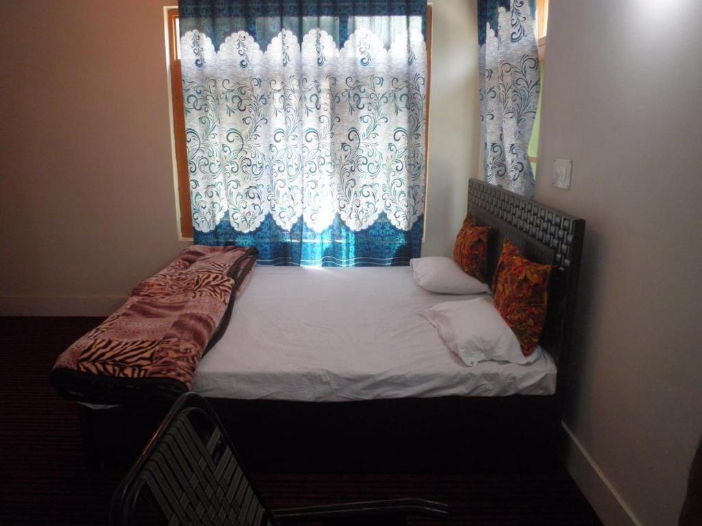 MY Guest House Srīnagar Extérieur photo