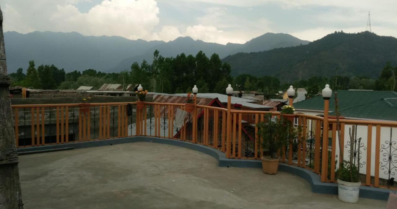 MY Guest House Srīnagar Extérieur photo